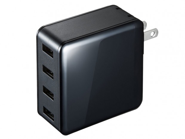 4台のモバイル機器をまとめて充電する、合計最大6Aの高出力USB充電器