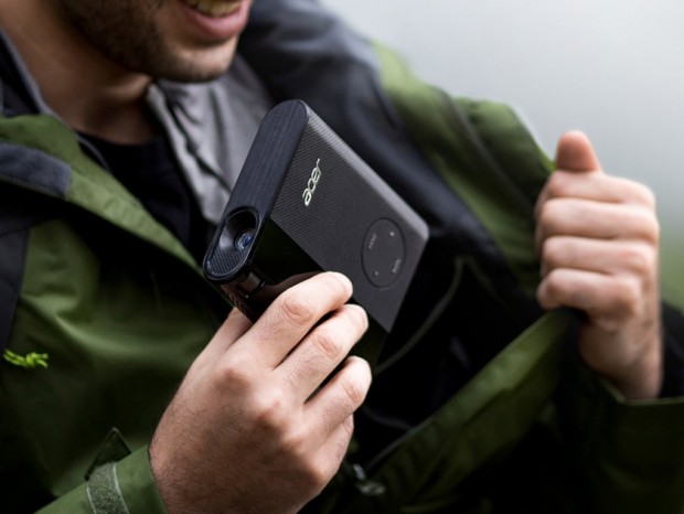 ポケットに収まるバッテリー内蔵モバイルプロジェクター、日本エイサー「C200」