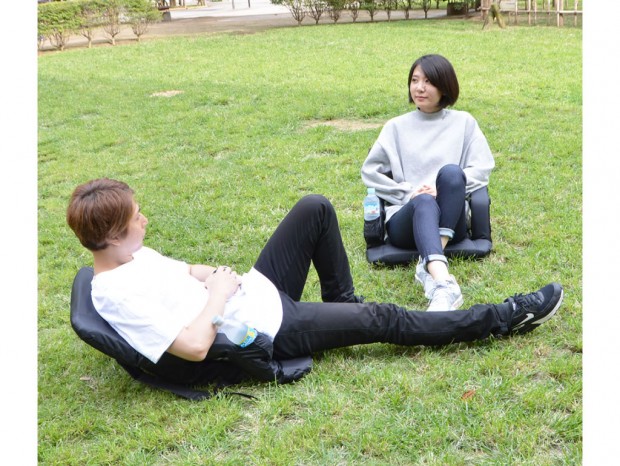 行楽シーズン到来。サンコー、背負える座椅子「どこでも座イス」はいかが？