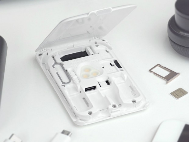 カードサイズに12の機能を詰め込んだモバイルガジェット「KableCARD」がMakuakeに登場