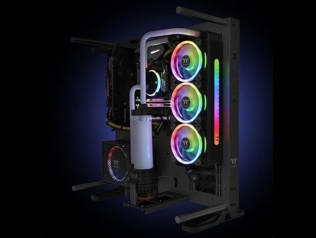 Thermaltake、サイドにRGBイルミを搭載する360mmラジエター「Pacific CL360 Plus」