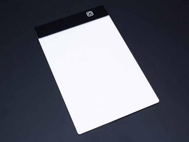 LEDの明るさ調光が可能な”持ち運べるA5サイズのトレース台”が上海問屋から