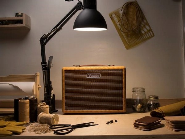 Fender、ギターアンプ風のプレミアムなリビングBluetoothスピーカー「MONTEREY TWEED」