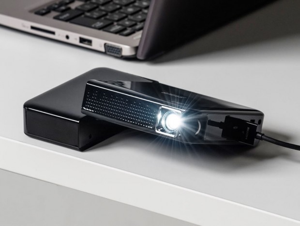 バッテリ内蔵のモバイルプロジェクターがサンワダイレクトから