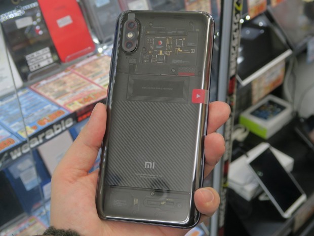 搭載チップが見えるスケルトン仕様のスマホ Mi 8 Explorer Edition が登場 エルミタージュ秋葉原