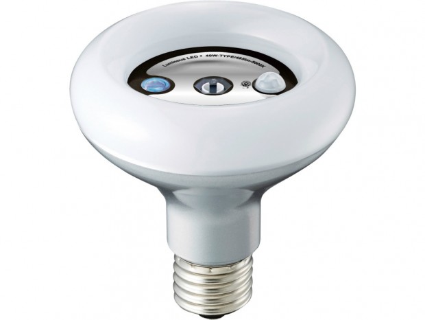 マイナスイオンの力でニオイを消すLED電球、ドウシシャ「消臭してくれる電球」発売