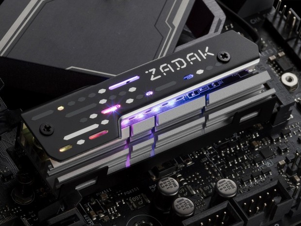 強力に冷却し、強烈にアピール。アドレサブルRGB対応のM.2ヒートシンクがZADAKから