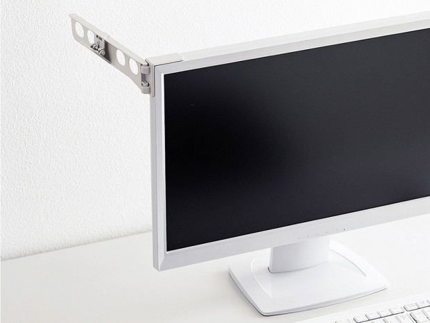 サンワサプライ、液晶ディスプレイの縁に取り付けるシンプルな書見台