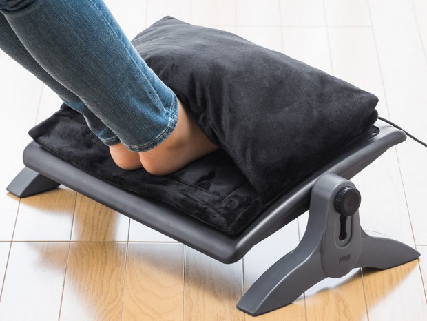 サンワ直販、あったかウォーマークッション付きフットレスト発売
