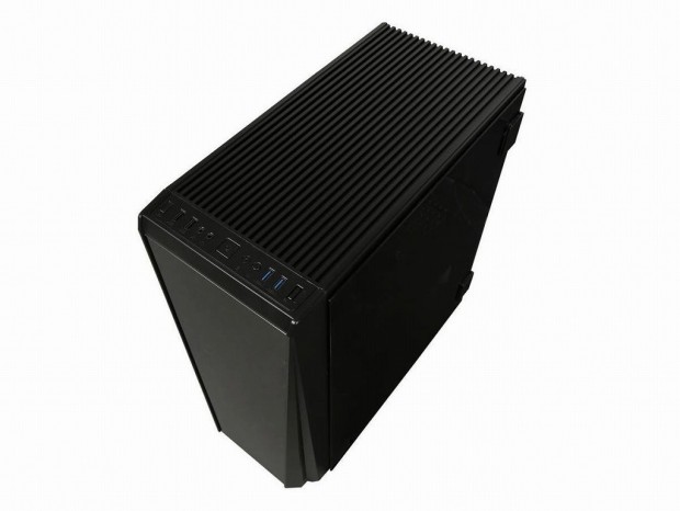 DIYPC、デュアルスイングドア装備の3面強化ガラスケース「Tri-GT-RGB」