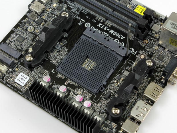 GPU性能に自信あり。Mini-STX初のRyzen対応ベアボーンキット