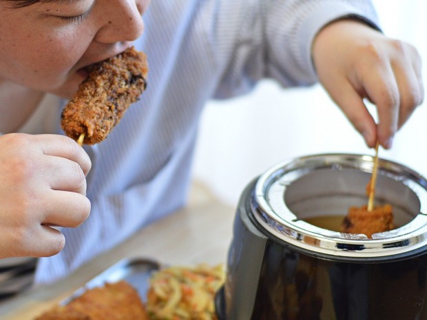 から揚げ、串カツを目の前で。サンコー、お一人様用の卓上フライヤー「揚げもの亭」発売