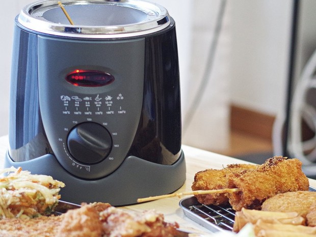 から揚げ、串カツを目の前で。サンコー、お一人様用の卓上フライヤー「揚げもの亭」発売