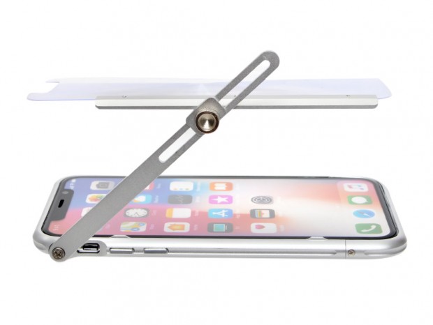 拡大率約2倍のサンコー「iPhone X/XS対応 文字が大きく見えルーペ」