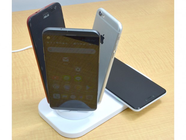 充電をひとまとめ、サンコー「ワイヤレスも有線充電もできる『よくばりチャージャー』」