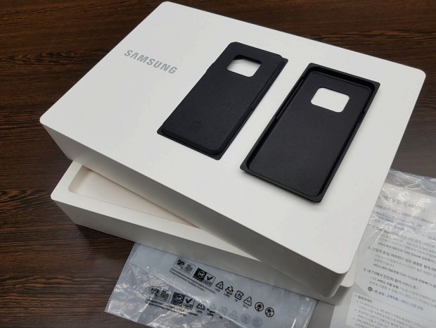 Samsung、スマホ充電器の光沢やめます。持続可能性重視の包装に刷新