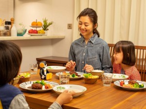 RoBoHoN_2019_1024x768c