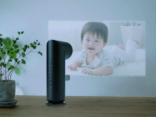 天井にも投影できる、レンズ可動式モバイルプロジェクターがサンワダイレクトから