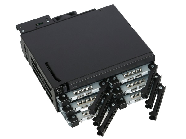5インチベイに2.5インチ×6と光学ドライブを搭載できる、ICYDOCK「MB602SPO-B」
