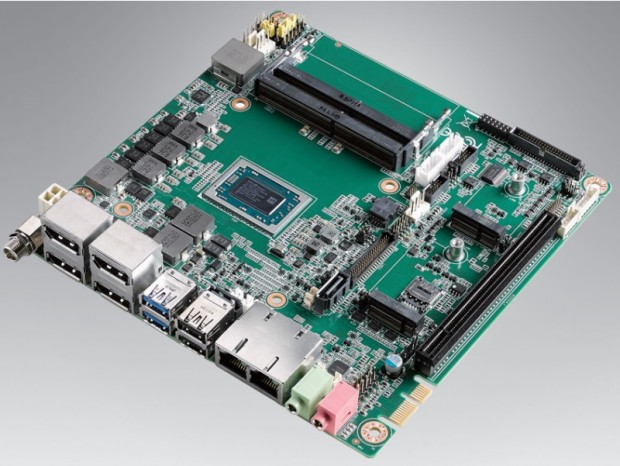 クアッド4K対応のRyzen Embedded V1000搭載Mini-ITXマザーボードがAdvantechから
