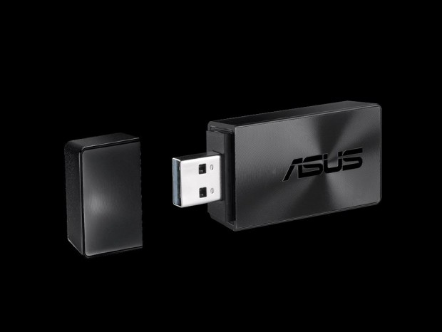 867Mbps+400MbpsのデュアルバンドUSB無線LAN子機、ASUS「USB-AC55 B1」