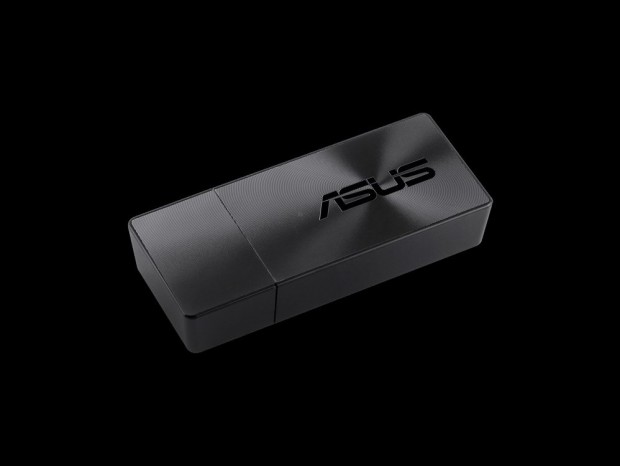 867Mbps+400MbpsのデュアルバンドUSB無線LAN子機、ASUS「USB-AC55 B1」