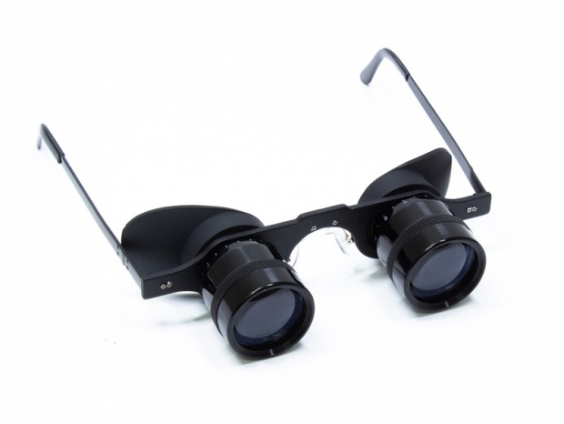見た目はシュールでも実用的な、上海問屋「メガネ型双眼鏡」