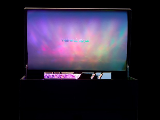 G.SKILL、Trident Zシリーズ専用ディスプレイ台「Trident Z Royal Display Box」
