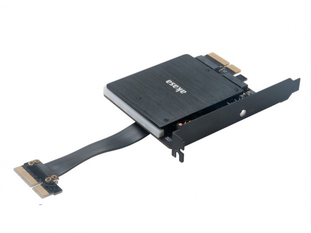 2枚のNVMe M.2 SSDを搭載できるアドレサブルRGB対応PCIe変換アダプタがAkasaから