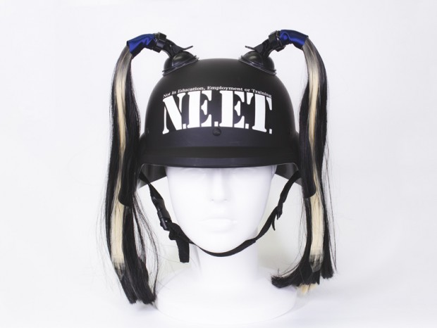ツインテール姿へ手軽に変身、上海問屋「ヘルメット用ツインテール 金/黒」