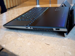 comp_2019_0527_01_asus_1027x768_12