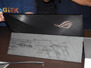 ROG_STRIX_XG17_1024x768e