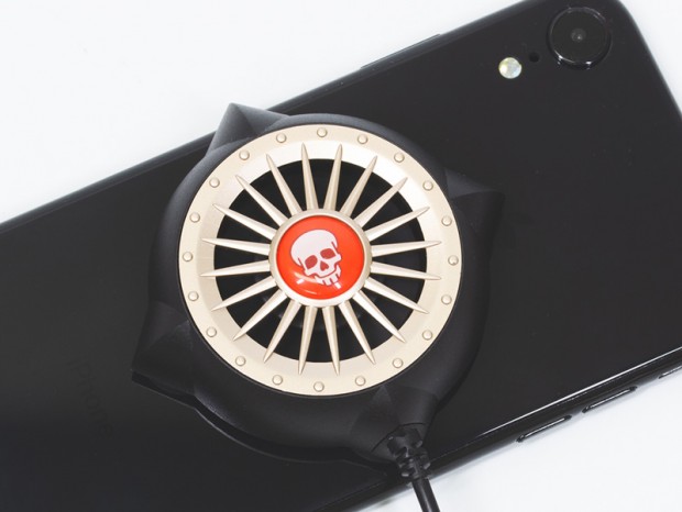 USBで動作する上海問屋「吸盤固定コンパクトスマホクーラー」