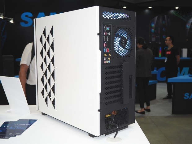Maccube_550_WH_1024x768g