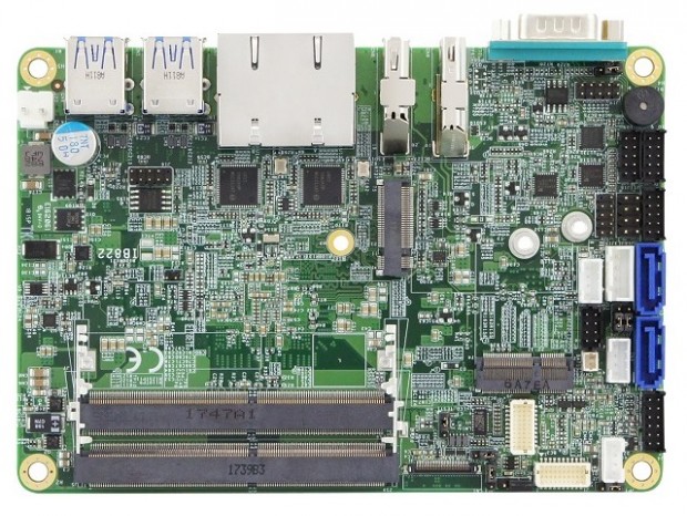 3.5インチサイズの超小型ファンレスSBC、iBASE「IB822」