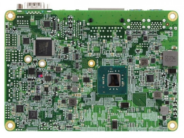 3.5インチサイズの超小型ファンレスSBC、iBASE「IB822」