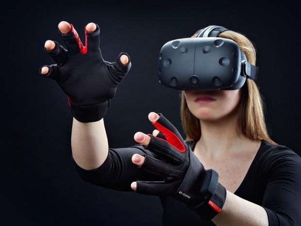 仮想空間で手や指の動きをトラッキングする、グローブ型VRデバイス「Manus Prime」来月発売