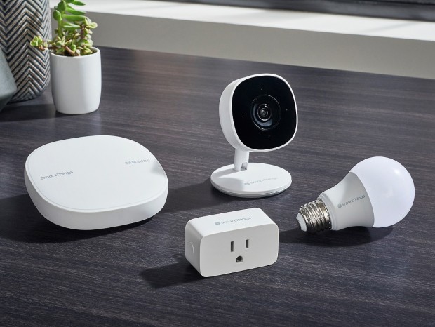 スマホから不在時の自宅を一望できる広角スマートカメラ、Samsung「SmartThings Cam」