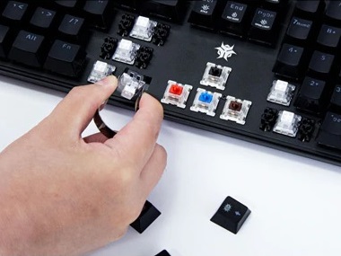 自分好みのスイッチに入れ替えできる、マニア向けキーボードが上海問屋から発売