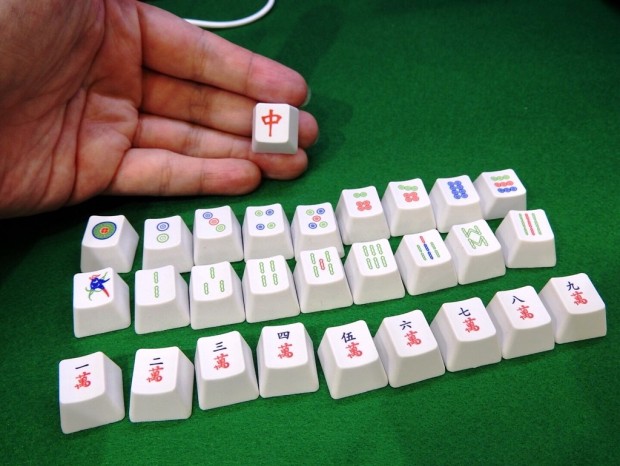 キーボードが雀卓に変身？麻雀牌デザインの交換用キーキャップが登場