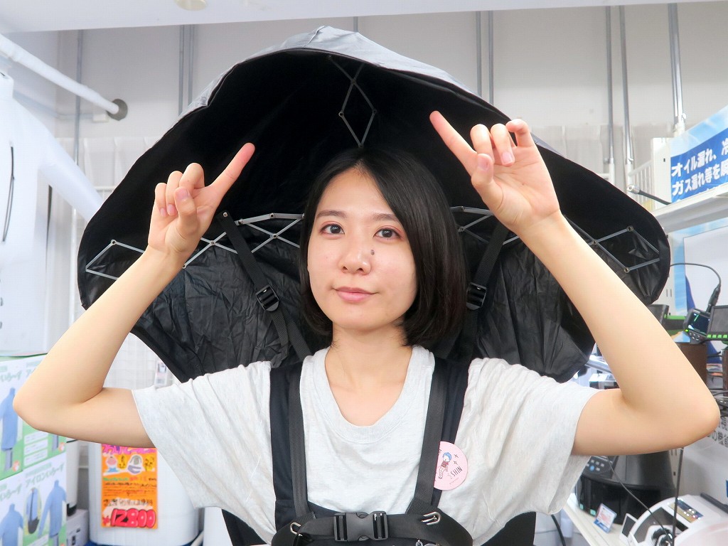 店長ナカジマのレアモノpickup 手ぶらで雨と日光をカット 使いやすくなった 背負う傘 エルミタージュ秋葉原 店長ナカジマのレアモノpickup 手ぶらで雨と日光をカット 使いやすくなった 背負う傘 エルミタージュ秋葉原