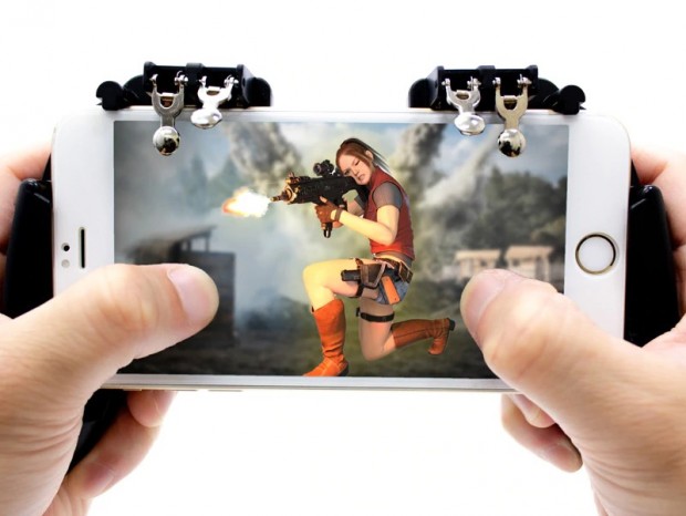 スマホゲームを6本の指で操作できるゲーミンググリップが上海問屋から