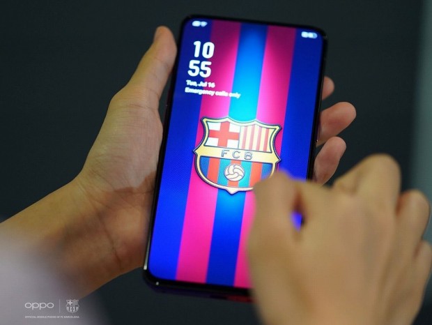 “BlauGrana”に染まった、FCバルセロナ仕様のスマホ「Reno Barcelona Limited Edition」