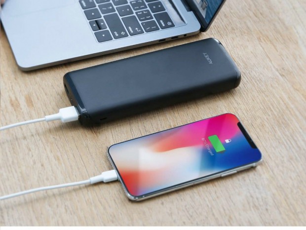 Lightningケーブルで充電もできる20,000mAhモバイルバッテリー、AUKEY「PB-N65」