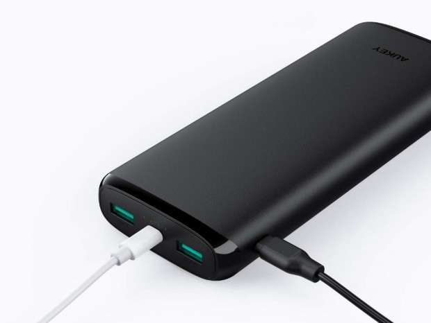 Lightningケーブルで充電もできる20,000mAhモバイルバッテリー、AUKEY「PB-N65」