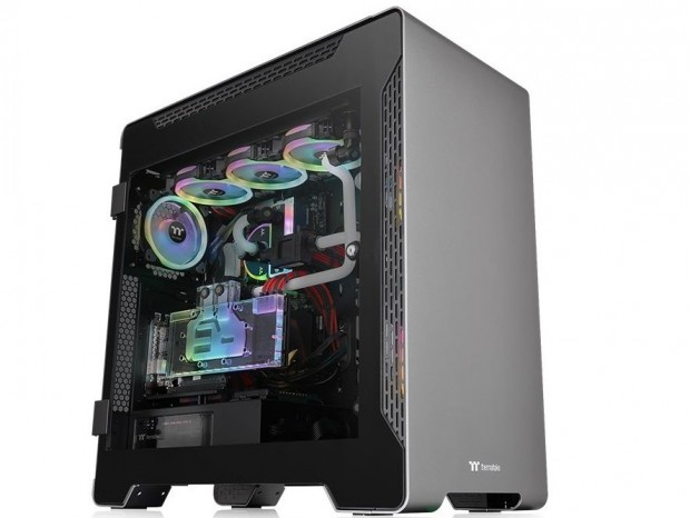2面強化ガラスとアルミパネル採用のフルタワーPCケース、Thermaltake「A700」