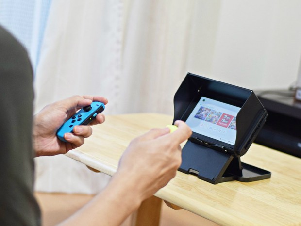 どこでも快適なゲームプレイができる、サンコー「NintendoSwitch専用遮光プレイスタンド」