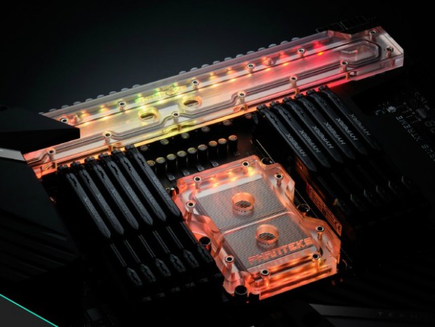 Xeon W-3175Xマザー、GIGABYTE「C621 AORUS XTREME」水冷キットがPhanteksから