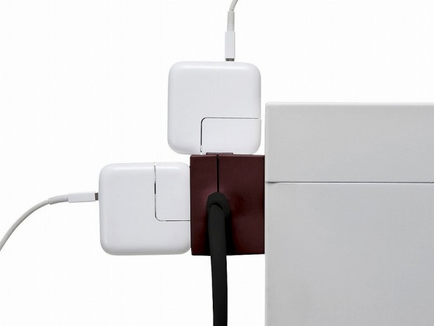 iPad同時充電に便利。小型ACを10個差し込める、サンワサプライの多機能OAタップ