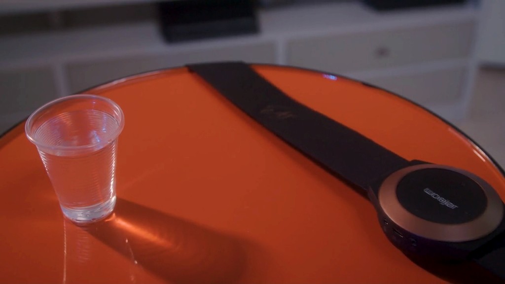 woojer Edge ウェアラブルオーディオデバイス 次に来るモノ】身につけて没入オーディオ体験、“音を感じる